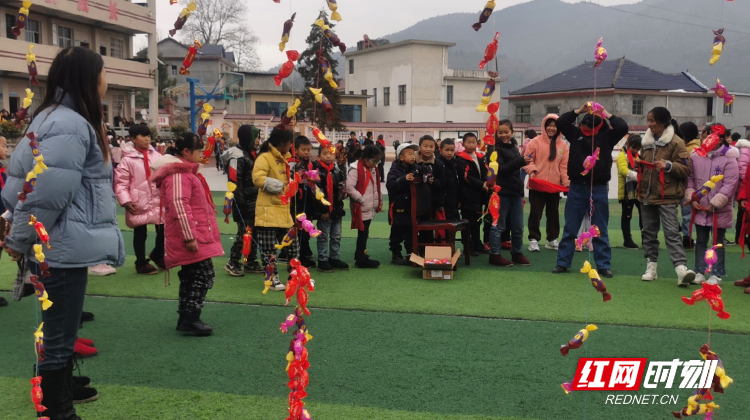 保靖县野竹坪小学开展“放飞童心 欢乐元旦”(图1)