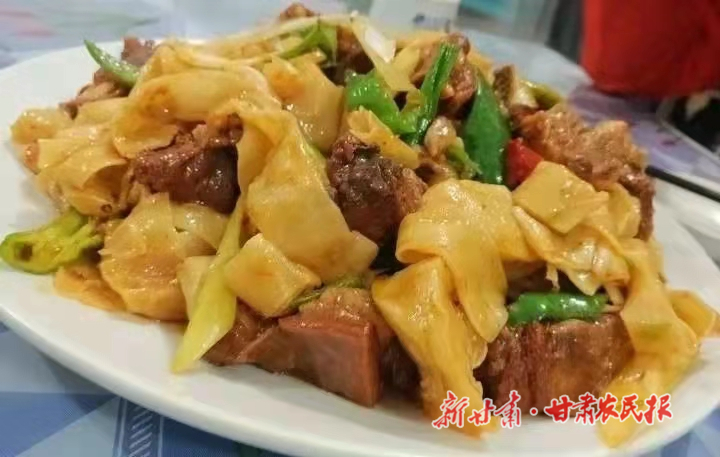 河西走廊的羊肉墊面卷里，有著濃濃的鄉(xiāng)愁