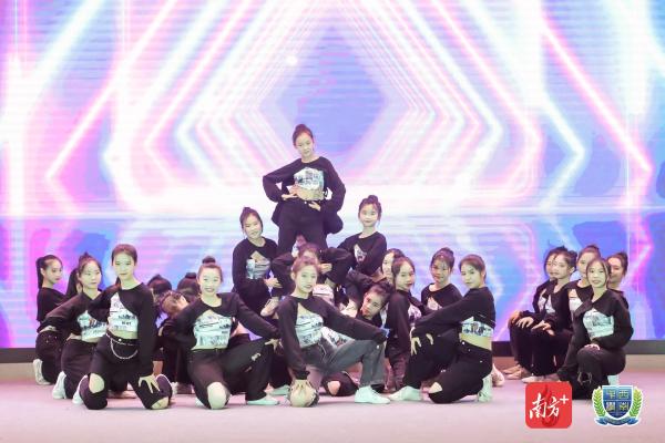 三水西南中學(xué)學(xué)子元旦晚會秀才藝(圖11)