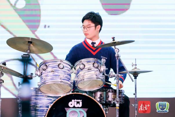 三水西南中學(xué)學(xué)子元旦晚會秀才藝(圖16)