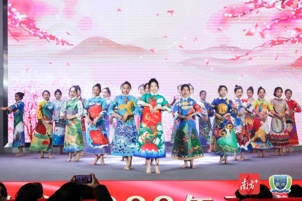 三水西南中學(xué)學(xué)子元旦晚會秀才藝(圖17)