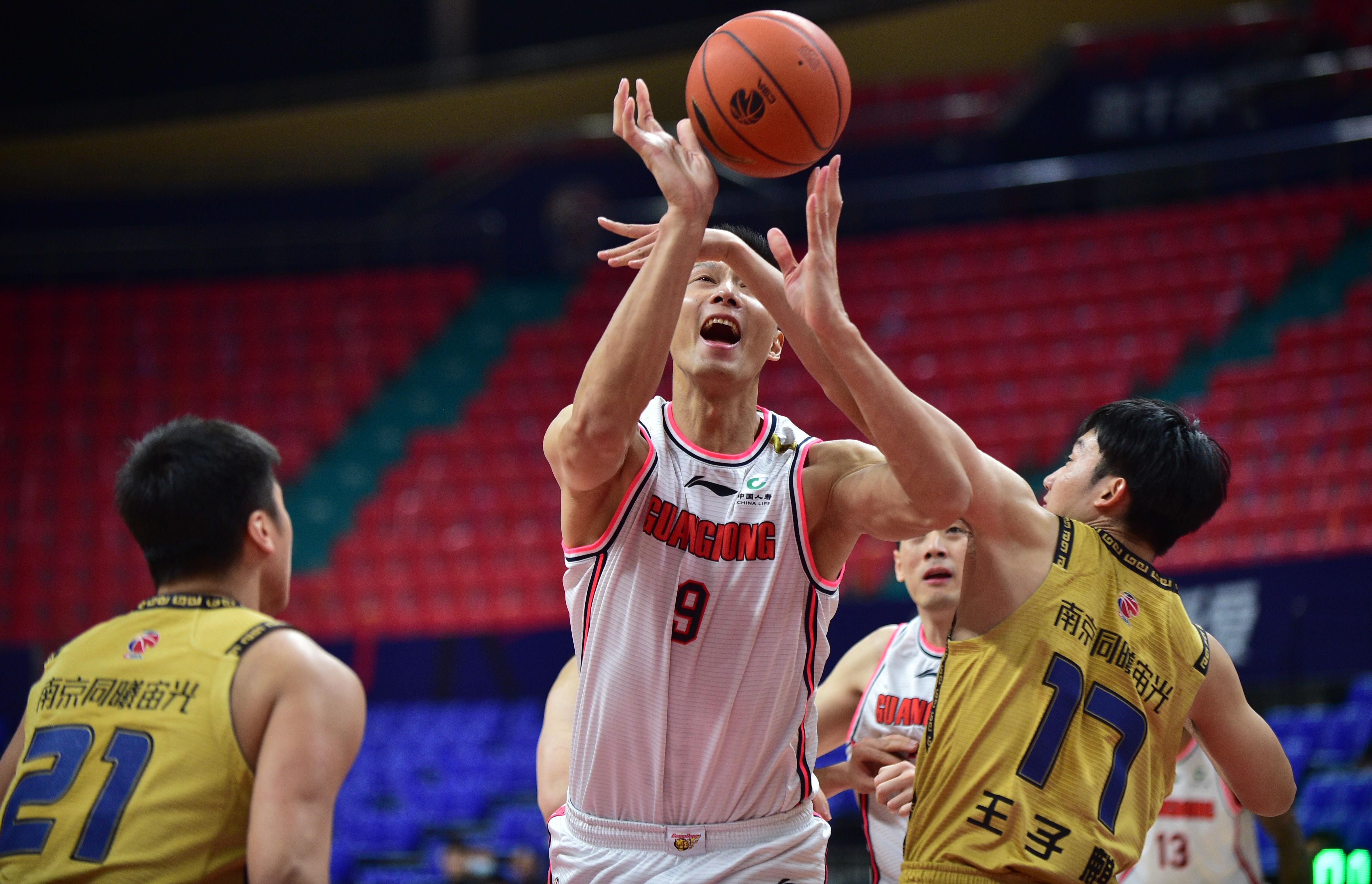 CBA-广厦大胜福建队迎三连胜(CBA综合：广厦迎来三连胜 同曦遭遇15连败)