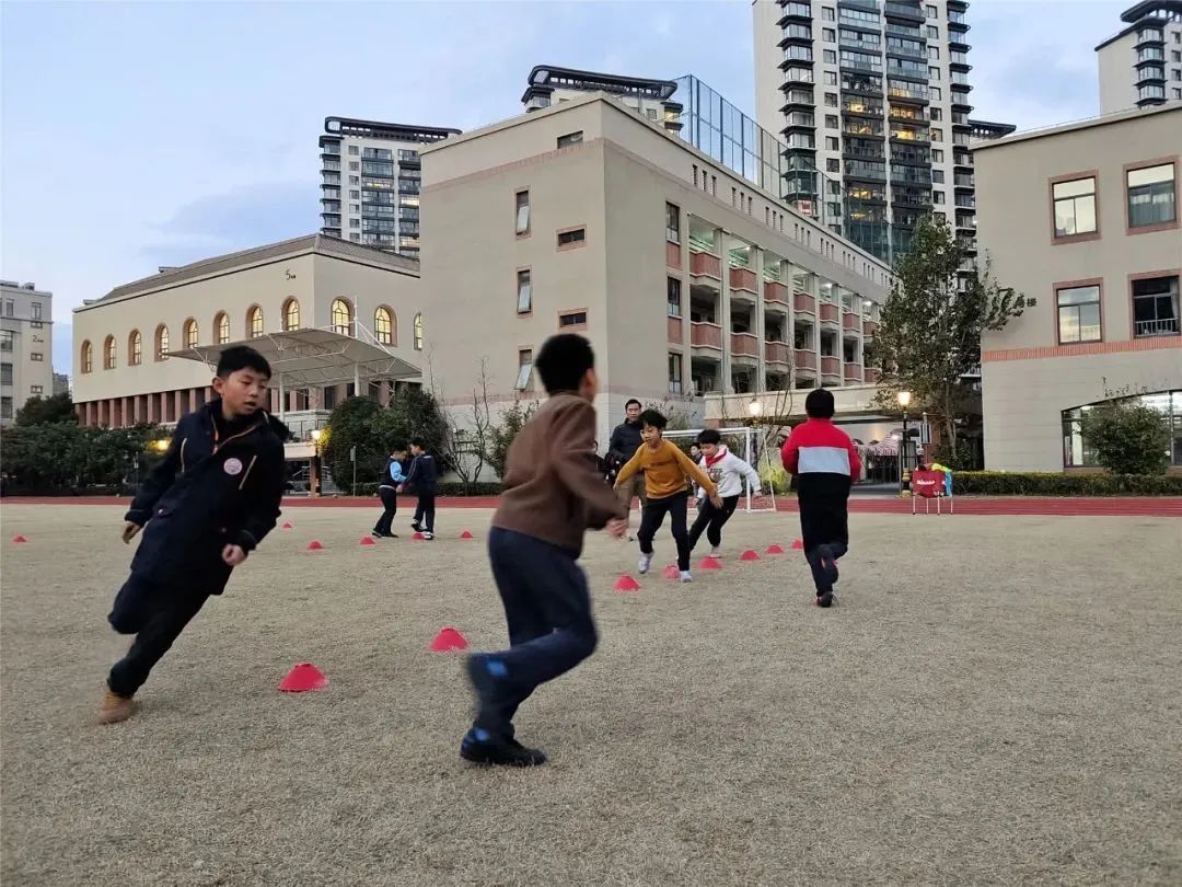 上海市市东实验学校在课后时光体验双倍快乐(图1)