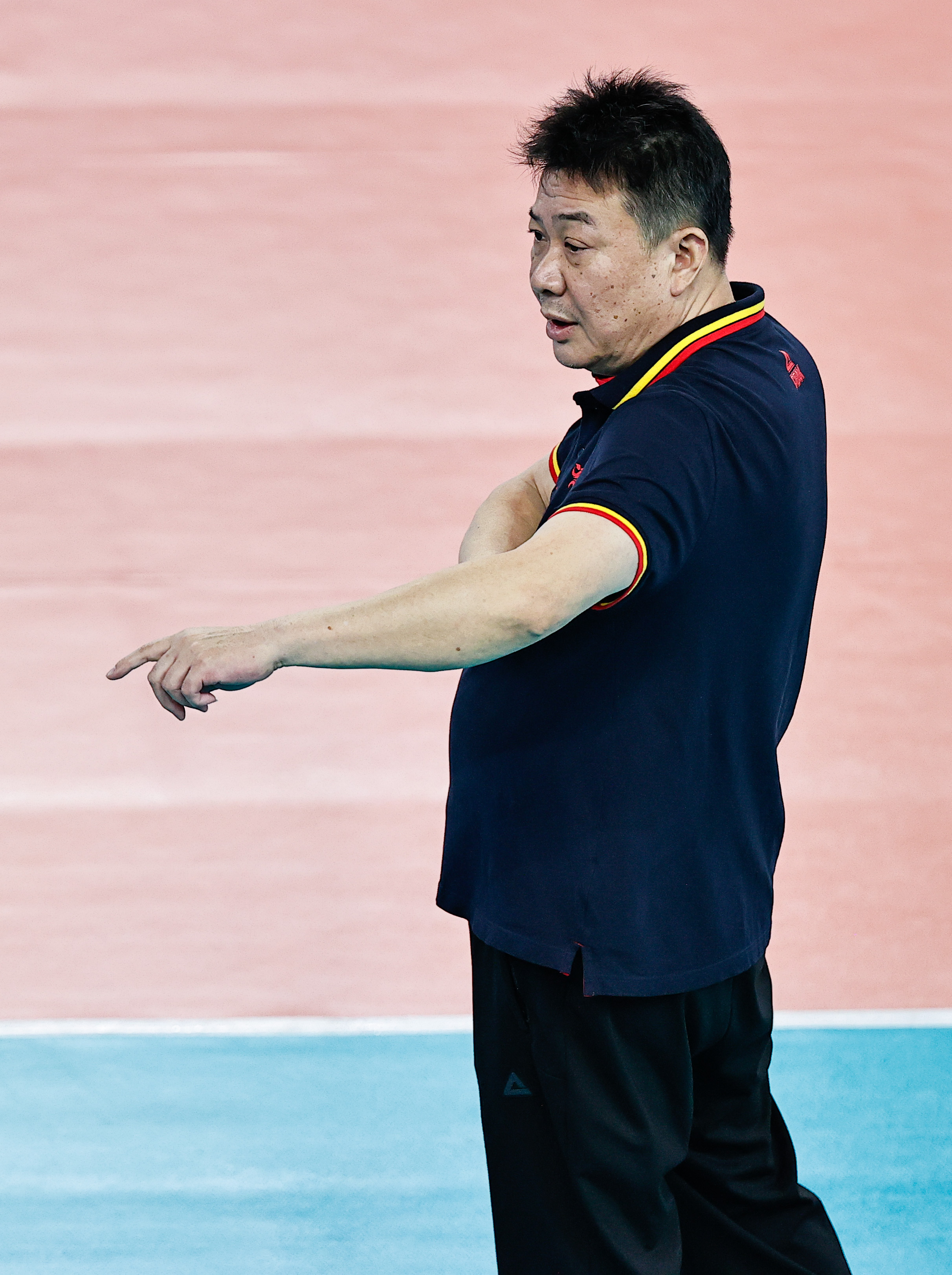 打出精气神 争进总决赛——中国女排主教练蔡斌谈世界女排联赛备战