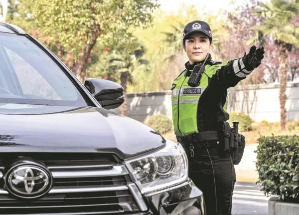 “最美女警”周艳的铁骑柔情