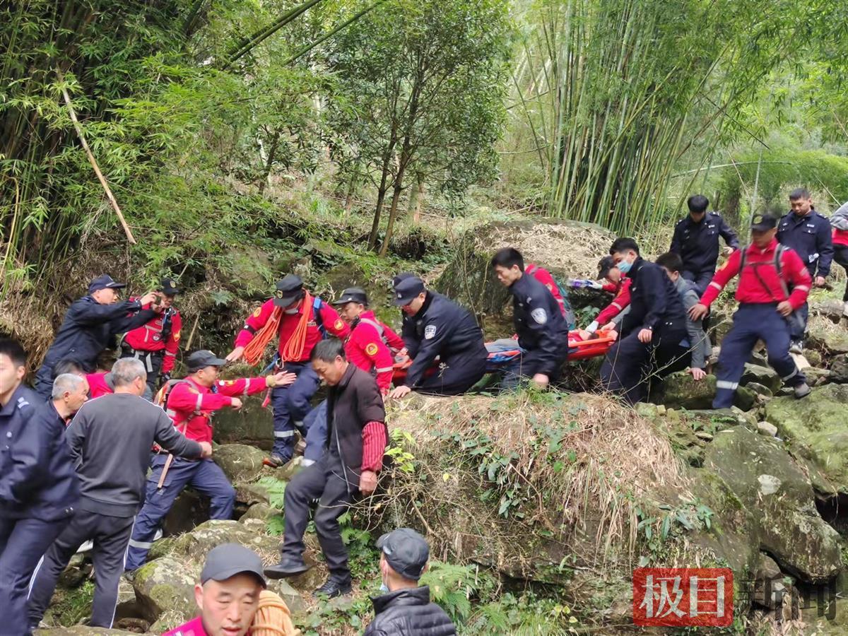 武汉女孩浙江旅游失联两天三夜，当地救援队：已从山谷中救出