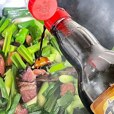 青蒜炒臘肉,青蒜炒臘肉的做法