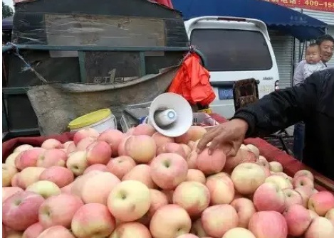 苹果出现滞销时，果农们都是用哪些笨方法卖出去的？