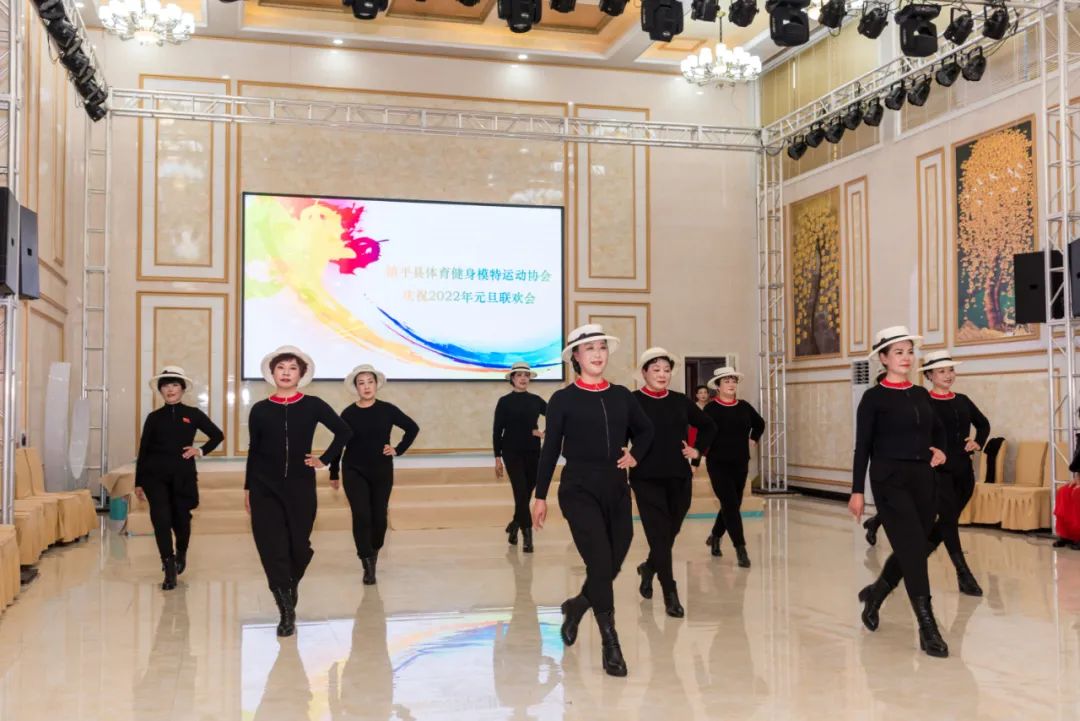 “庆元旦迎新春”模特走秀精彩上演！