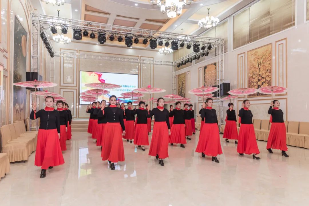 “庆元旦迎新春”模特走秀精彩上演！