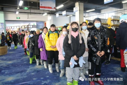 新城子街第二小学喜迎冬奥 跟着孩子去滑雪(图6)