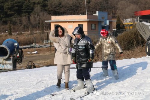 新城子街第二小学喜迎冬奥 跟着孩子去滑雪(图8)