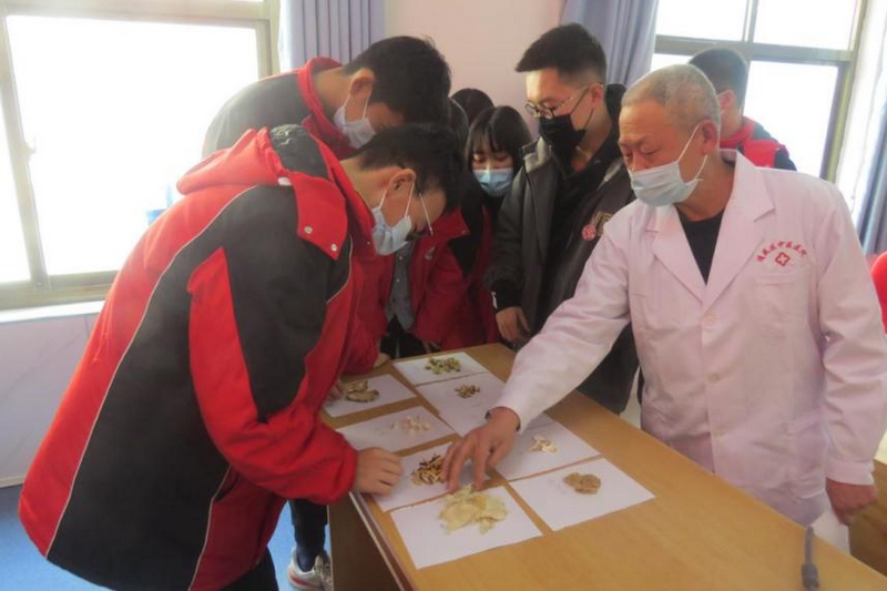 河北保定清苑区：学国粹经典 让中医药文化成校园“潮流”