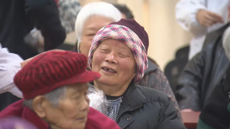 来自儿子礼物感动心情（他们给我们带来了礼物）