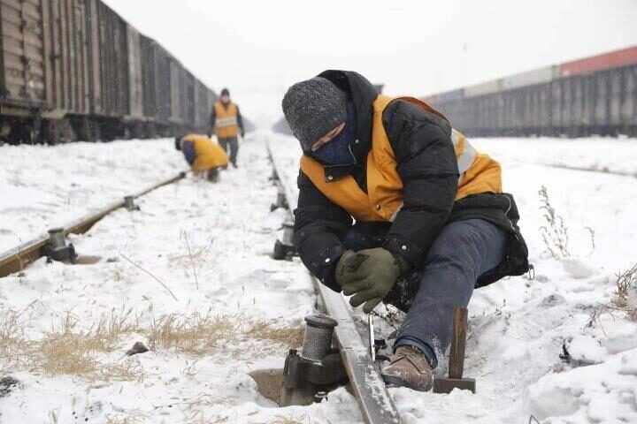 致敬寒冬中坚守的户外工作者