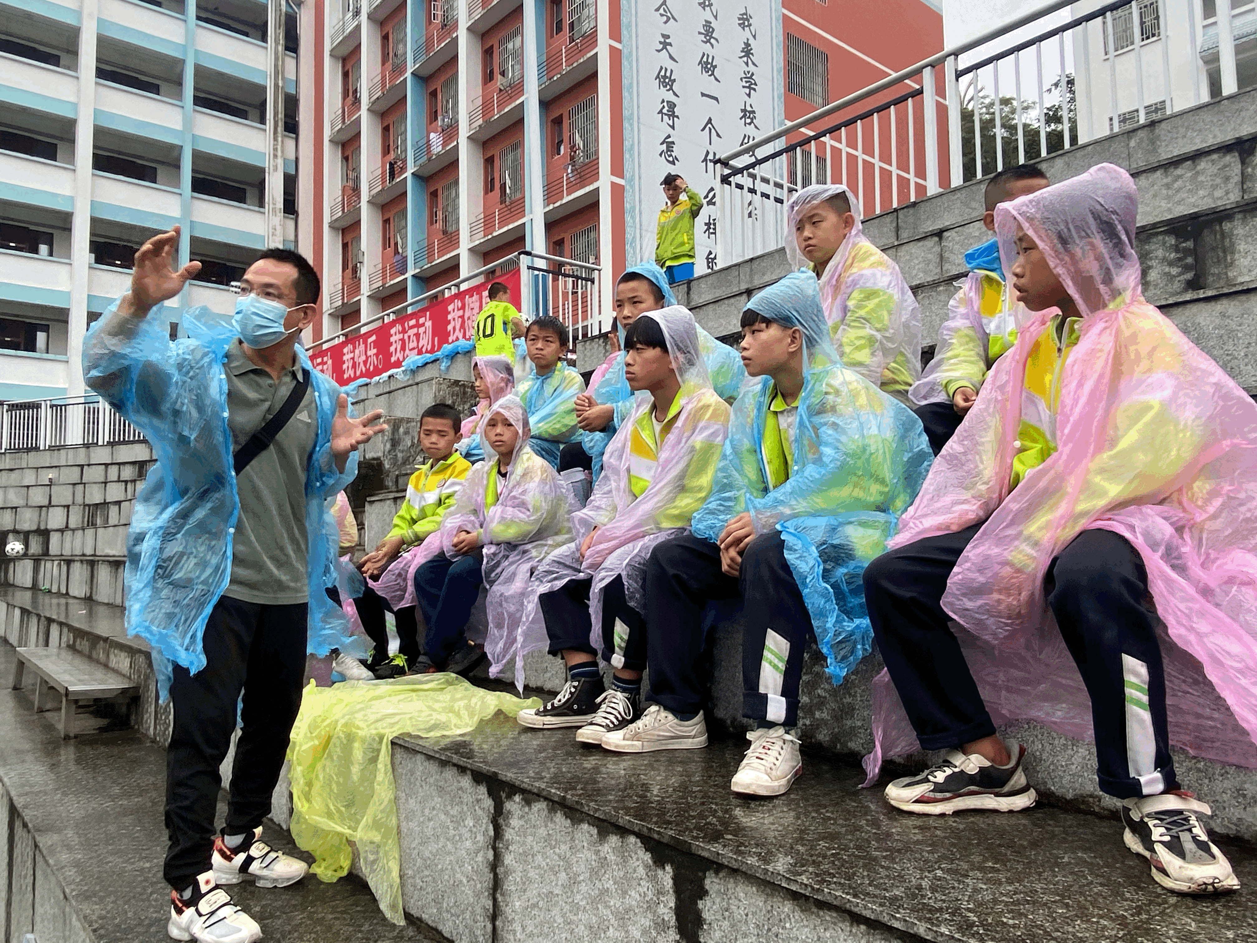 一场球赛多长时间(贵州大山里，一支留守儿童足球队存在了270天)