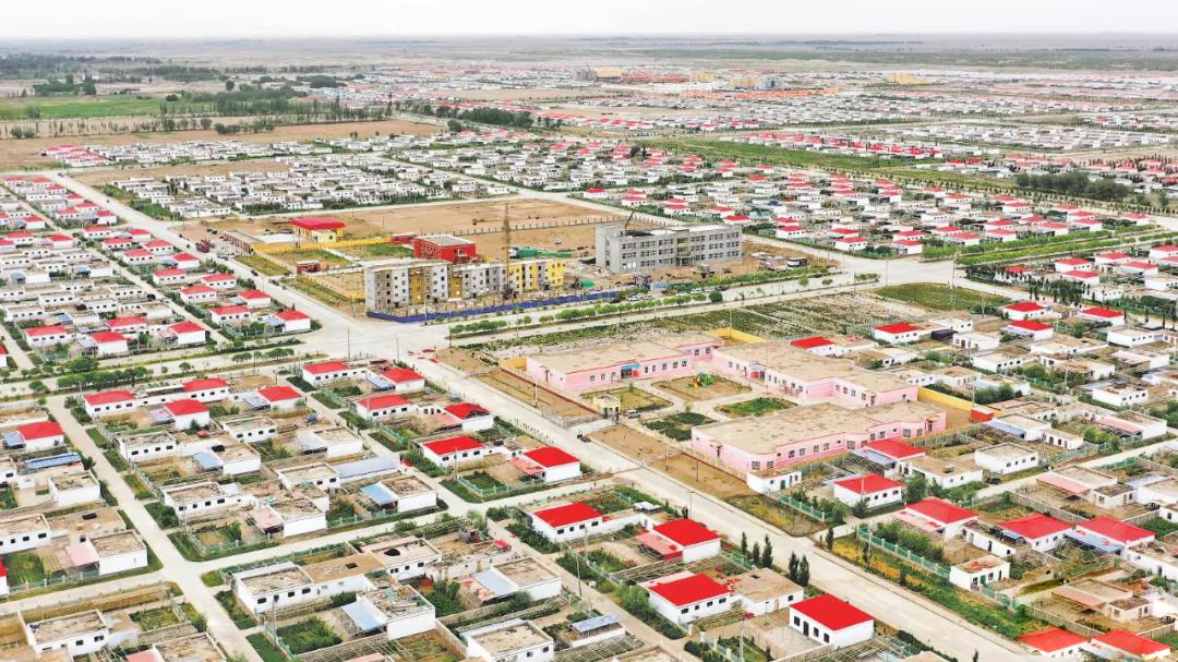 挪出穷窝天地宽——新疆喀什地区易地扶贫搬迁安置区百姓的幸福生活