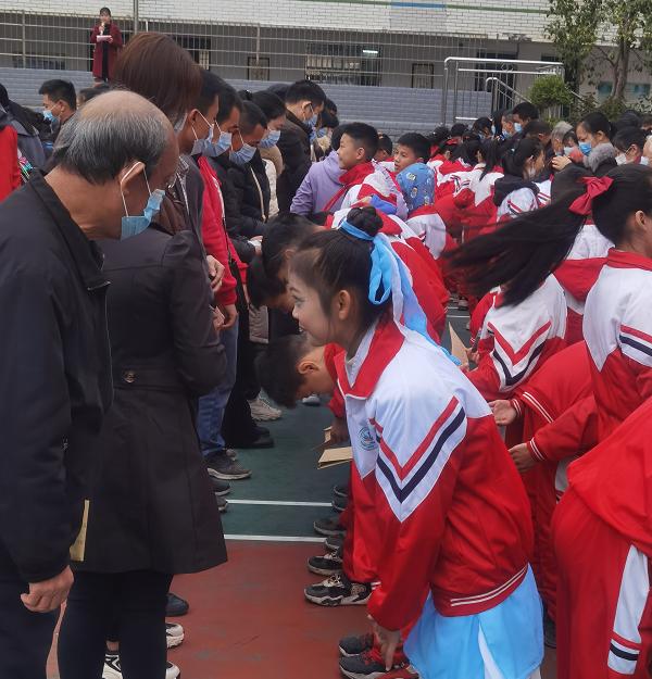 赣州市上犹县第一小学文明礼德 伴我成长(图1)