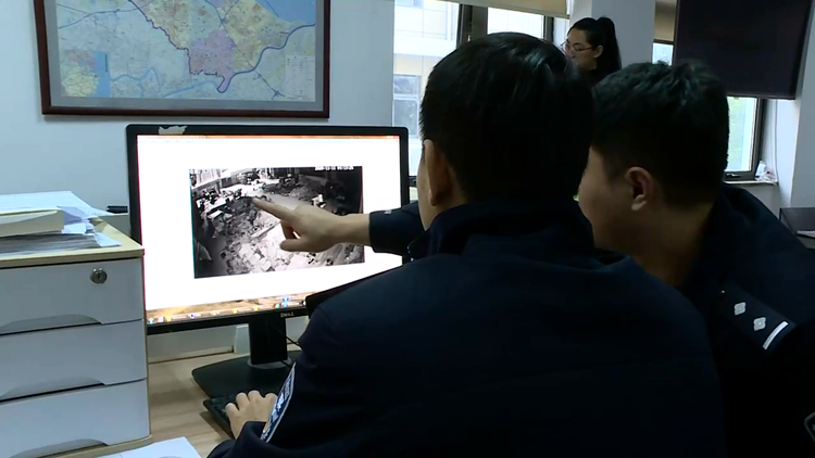 畏罪潜逃（持枪抢劫畏罪潜逃）