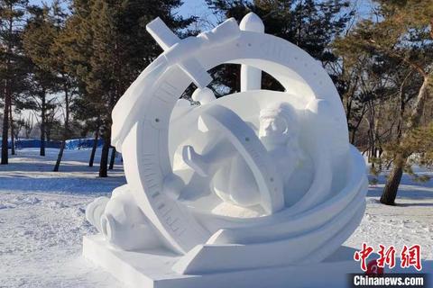 全国雪雕比赛落幕：达翰尔族联队作品《鸿雁》摘冠