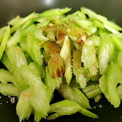 素炒芹菜怎么炒好吃（零失败清炒芹菜教程）