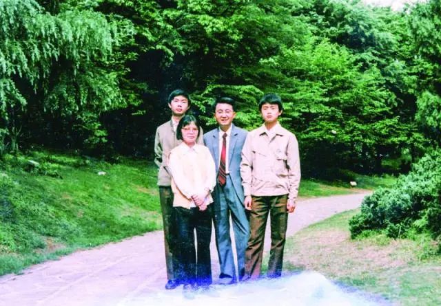 “住在精神病院的天才儿子”全网刷屏，父亲回应了…