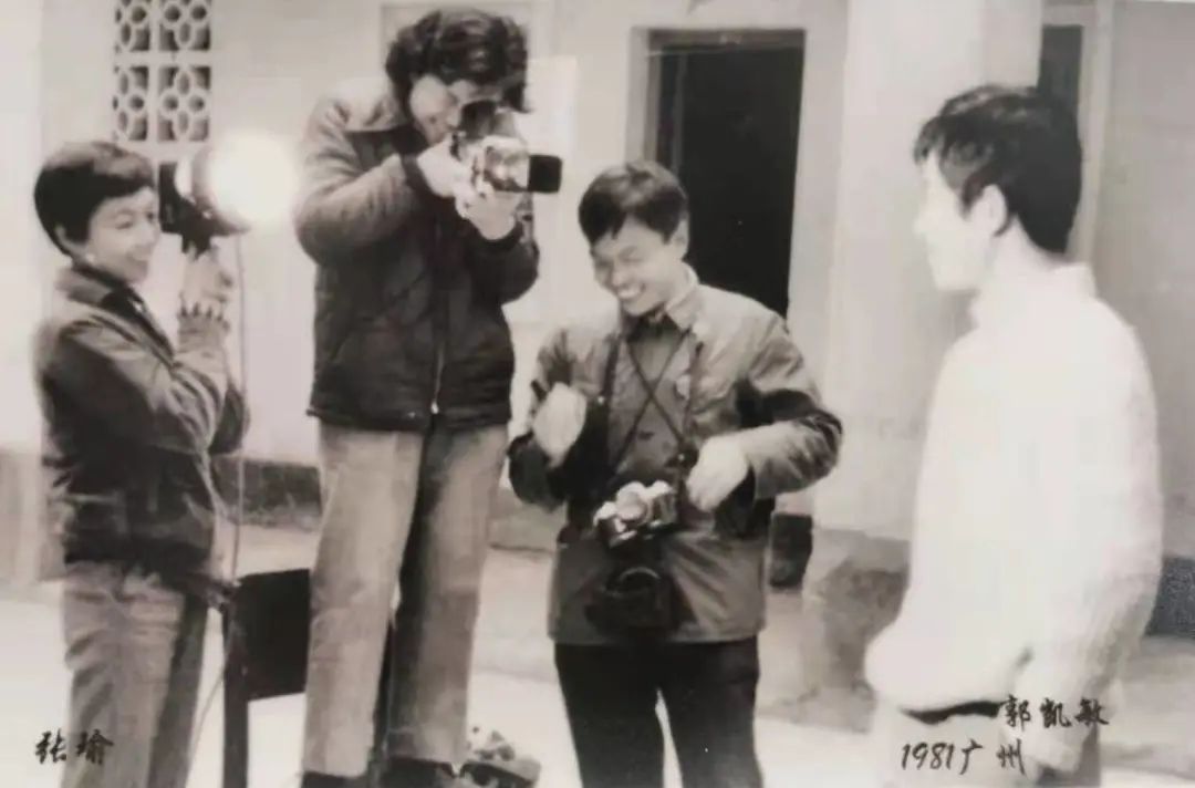 《大众电影》摄影师揭秘80年代，柴火垛前拍出明星大片