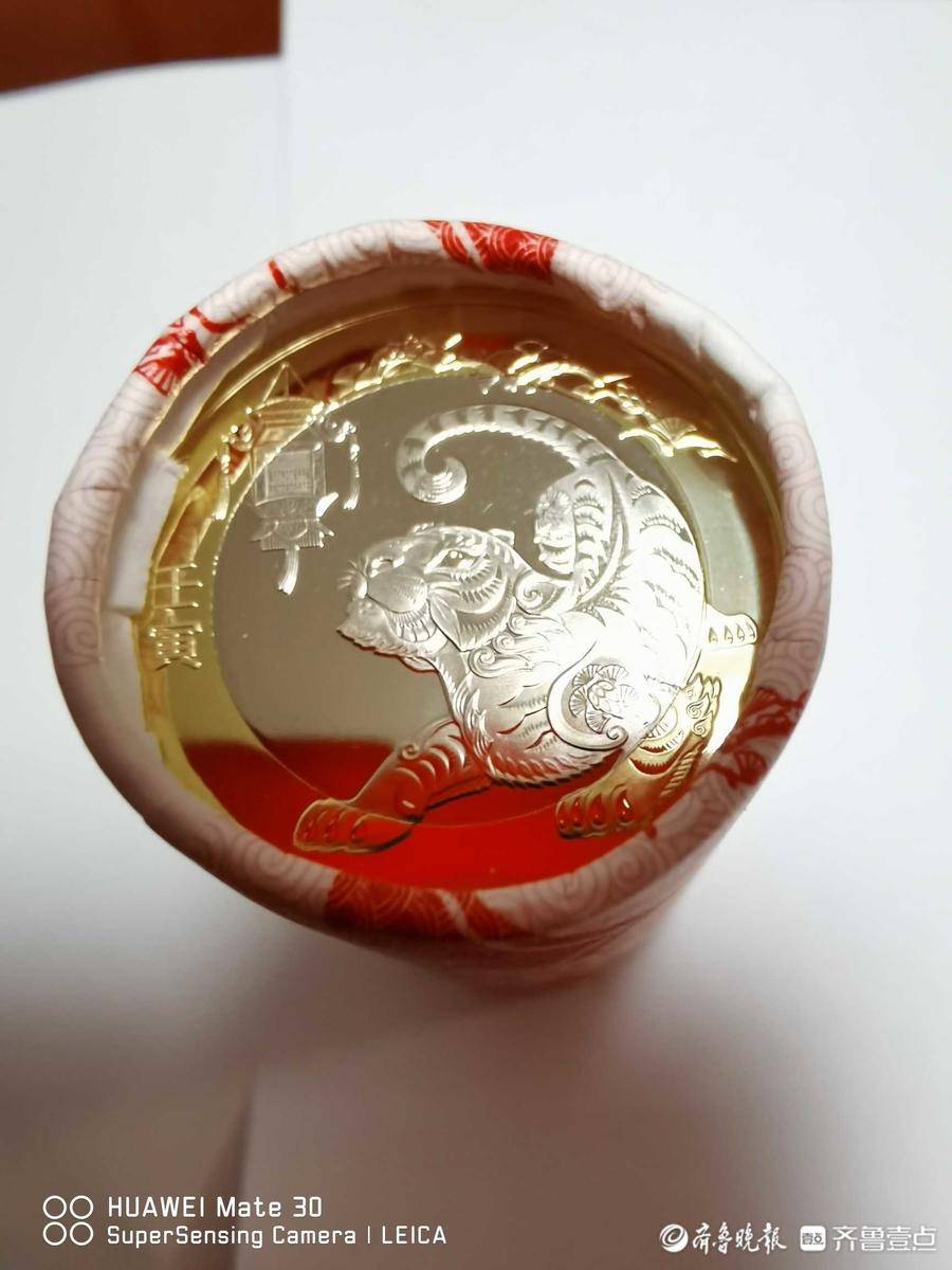 拍虎画虎迎新年｜送给女儿的虎年纪念币，希望她本命年一切顺利