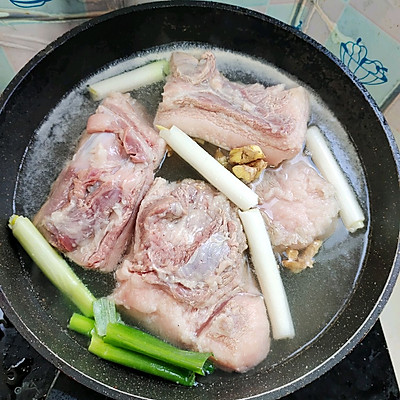 家常梅菜扣肉最简单的做法（肥而不腻的梅菜扣肉教程）