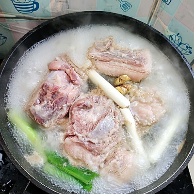 家常梅菜扣肉最简单的做法（肥而不腻的梅菜扣肉教程）