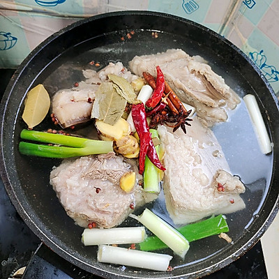 家常梅菜扣肉最简单的做法（肥而不腻的梅菜扣肉教程）