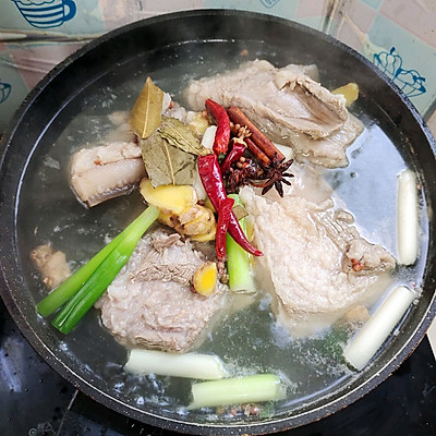 家常梅菜扣肉最简单的做法（肥而不腻的梅菜扣肉教程）