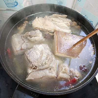 家常梅菜扣肉最简单的做法（肥而不腻的梅菜扣肉教程）