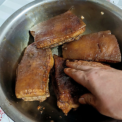 家常梅菜扣肉最简单的做法（肥而不腻的梅菜扣肉教程）