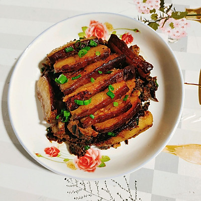 家常梅菜扣肉最简单的做法（肥而不腻的梅菜扣肉教程）