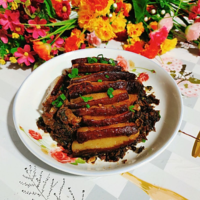 家常梅菜扣肉最简单的做法（肥而不腻的梅菜扣肉教程）