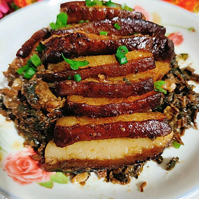 家常梅菜扣肉最简单的做法（肥而不腻的梅菜扣肉教程）