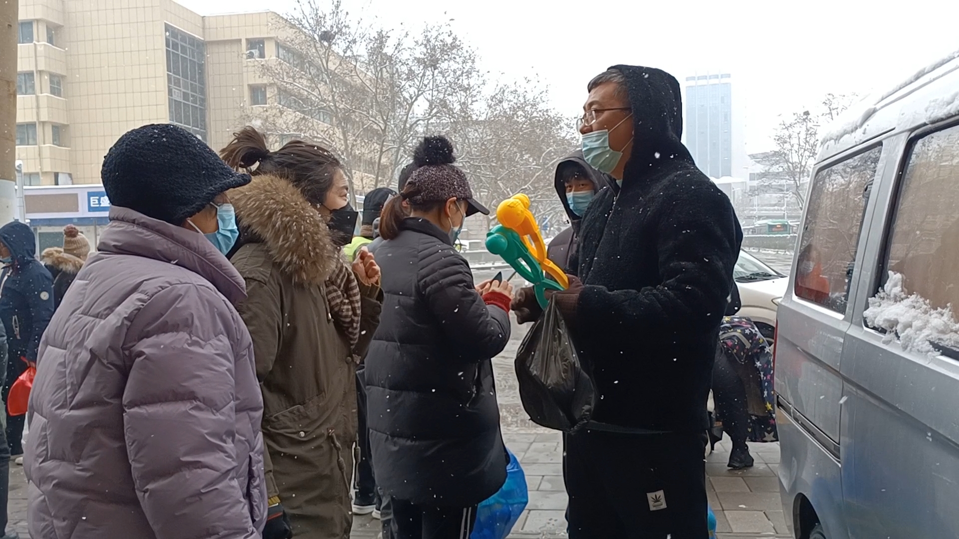 这个玩雪“神器”，在郑州卖“火”了