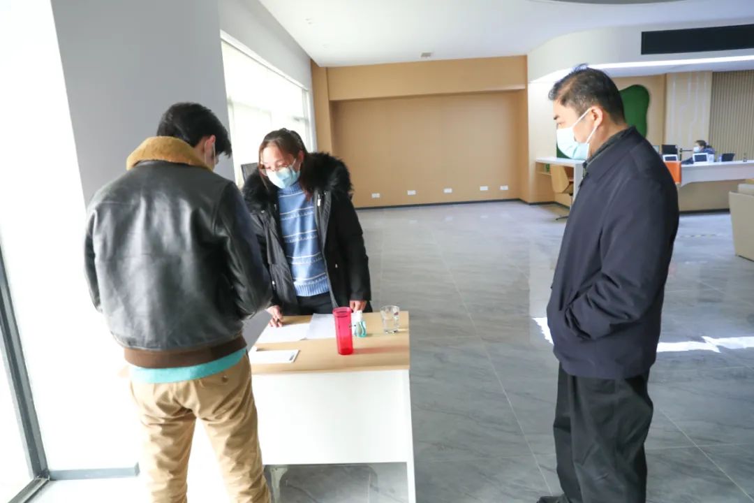 济南新材料产业园区管委会主任韩利师“四不两直”督导疫情防控工作