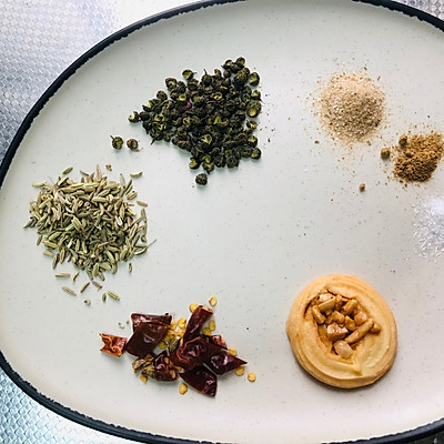 这道敲好漆烤烧饼做起来容易，吃起来上瘾