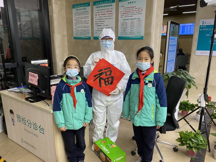又萌又暖！杭州彭埠街道社区卫生服务中心志愿者们收到特殊新年礼物