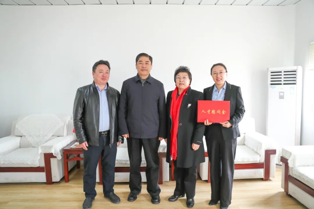 区委常委、组织部部长韩卫英走访慰问济南新材料产业园区企业专家人才