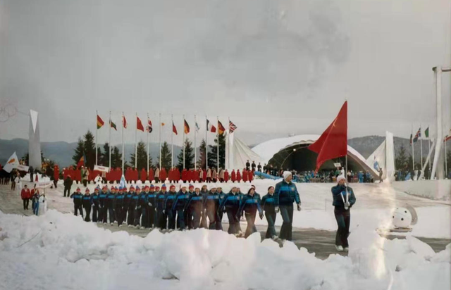 中国多久出场奥运会开幕式(42年前的今天，中国首次参加冬奥会的样子，你见过吗？)