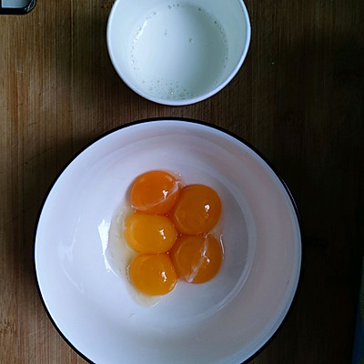 电饭煲蛋糕（电饭锅蛋糕这样做口感味道一级棒）