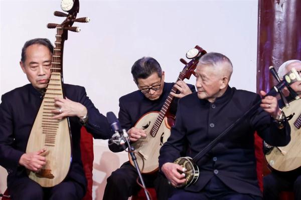 在上海老城厢感受“乡音奏新年”豫园江南丝竹音乐会上演