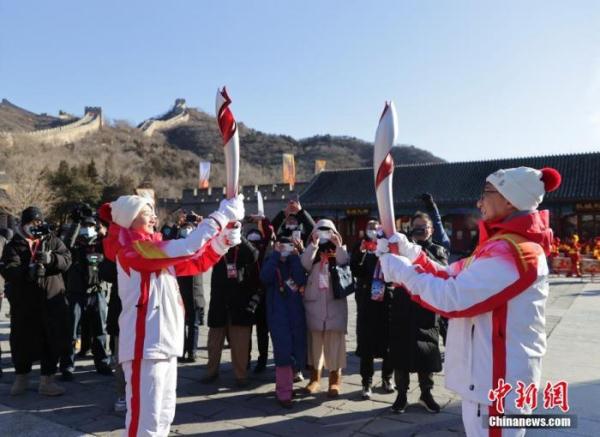 奥运会火炬国家有哪些(冬奥火炬传过“民族之脊”中国式浪漫“飞扬”)