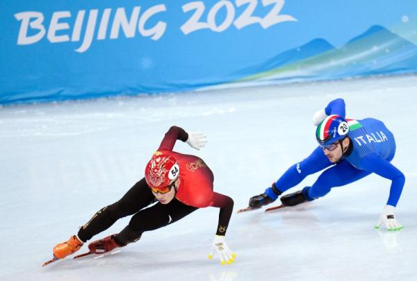 中国奥运会主教练有哪些(北京冬奥会·短道速滑｜中国短道速滑队主教练金善台：胜利后仍怀紧迫感)