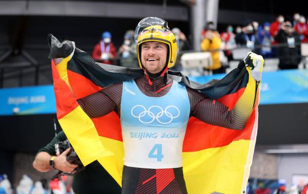 奥运会单人有哪些比赛(北京冬奥会｜雪橇男子单人赛：德国选手约翰内斯·路德维希夺冠)