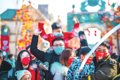 这个春节超八成游客逛本地景区