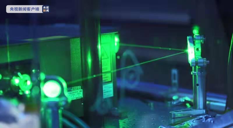 �ҹ���ѧ������ģ���о�ȡ���ش�ͻ�ơ����״ι۲⵽���׳����е��ز��ٽ緢ɢ